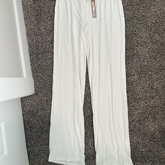 NWT SKIMS Long Sleep Set - Picture 4 of 7